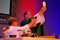 The Rev. Alyson Barnett-Cowan and the Most Rev. Fred Hiltz present the elements at the July 29 Lambeth Eucharist.