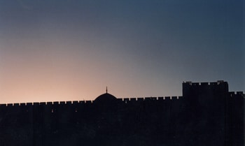 City wall of Jerusalem, with al-Aqsa Mosque visible in background DECAFINATA ON FLICKR (CC BY-SA 2.0)