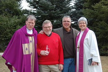 Joint Anglican-Lutheran Commission co-chairs the Very Rev. Peter Wall and Bishop Michael Pryse (centre) with Archbishop Fred Hiltz and National Bishop Susan Johnson, April 2011. 